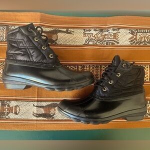 Black quilted waterproof duck boots women’s‎ 6.5